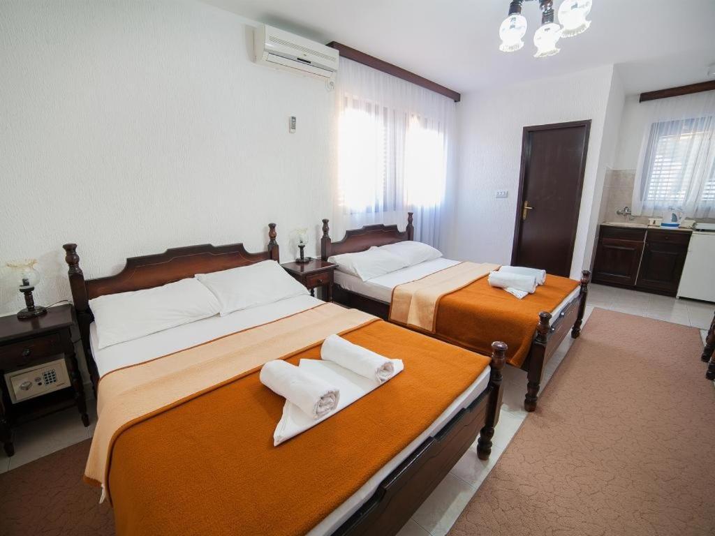 Guest House 4M Petrovac Rum bild