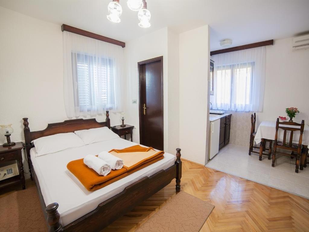 Guest House 4M Petrovac Rum bild