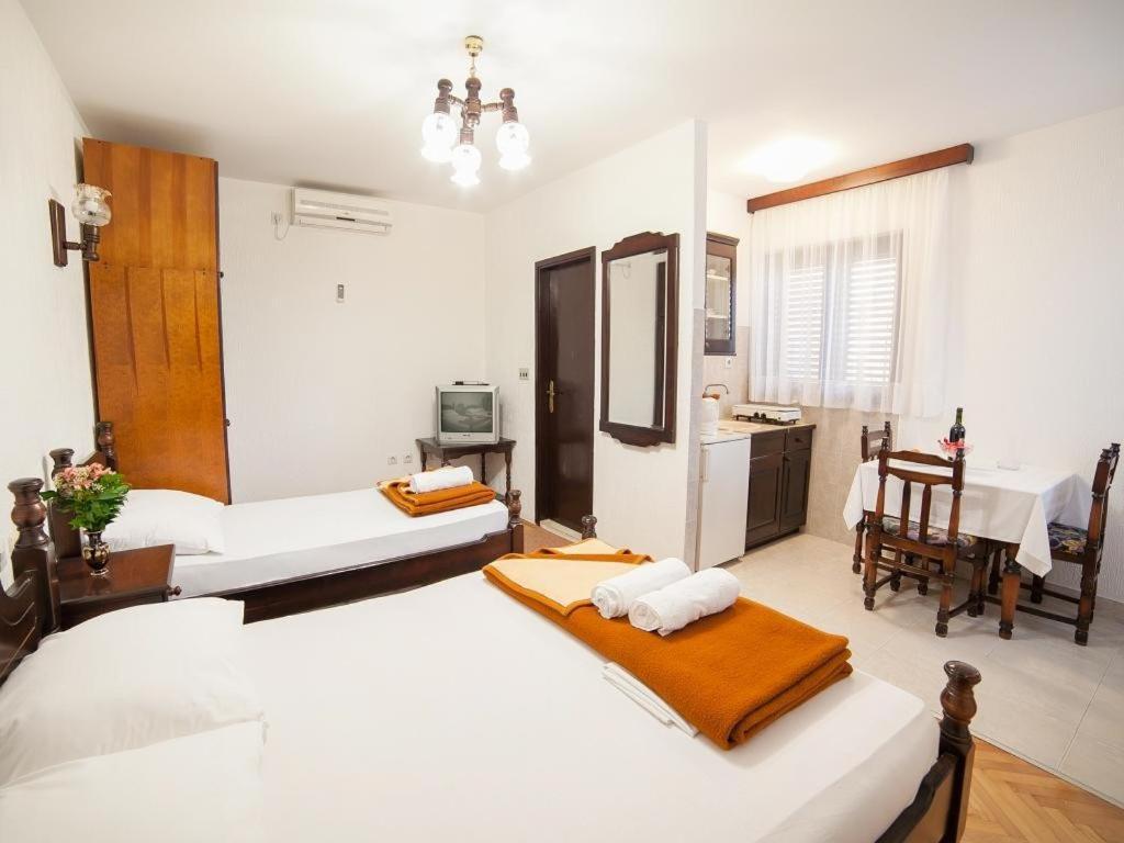 Guest House 4M Petrovac Rum bild