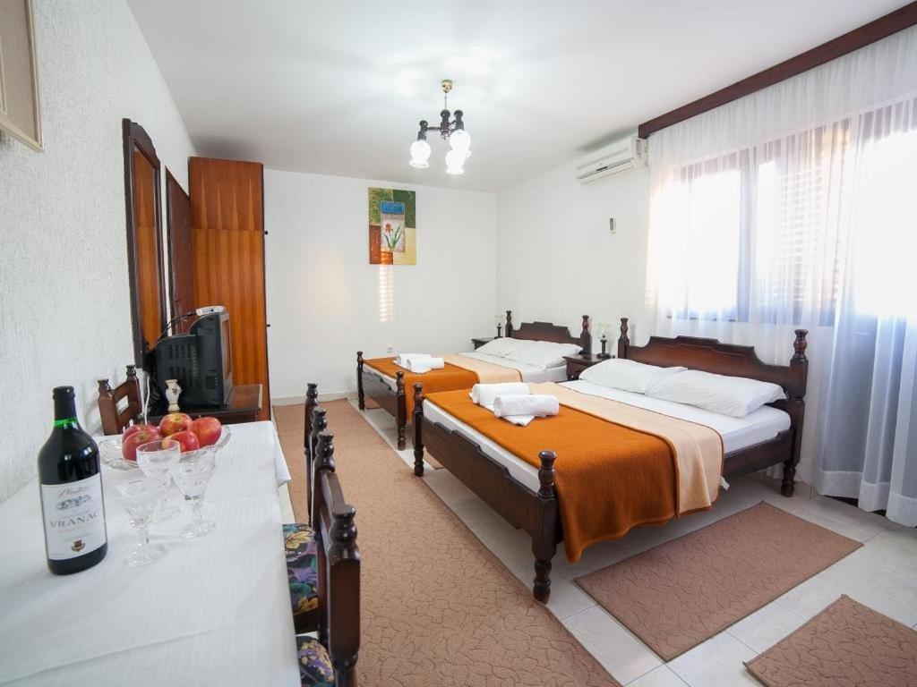 Guest House 4M Petrovac Rum bild