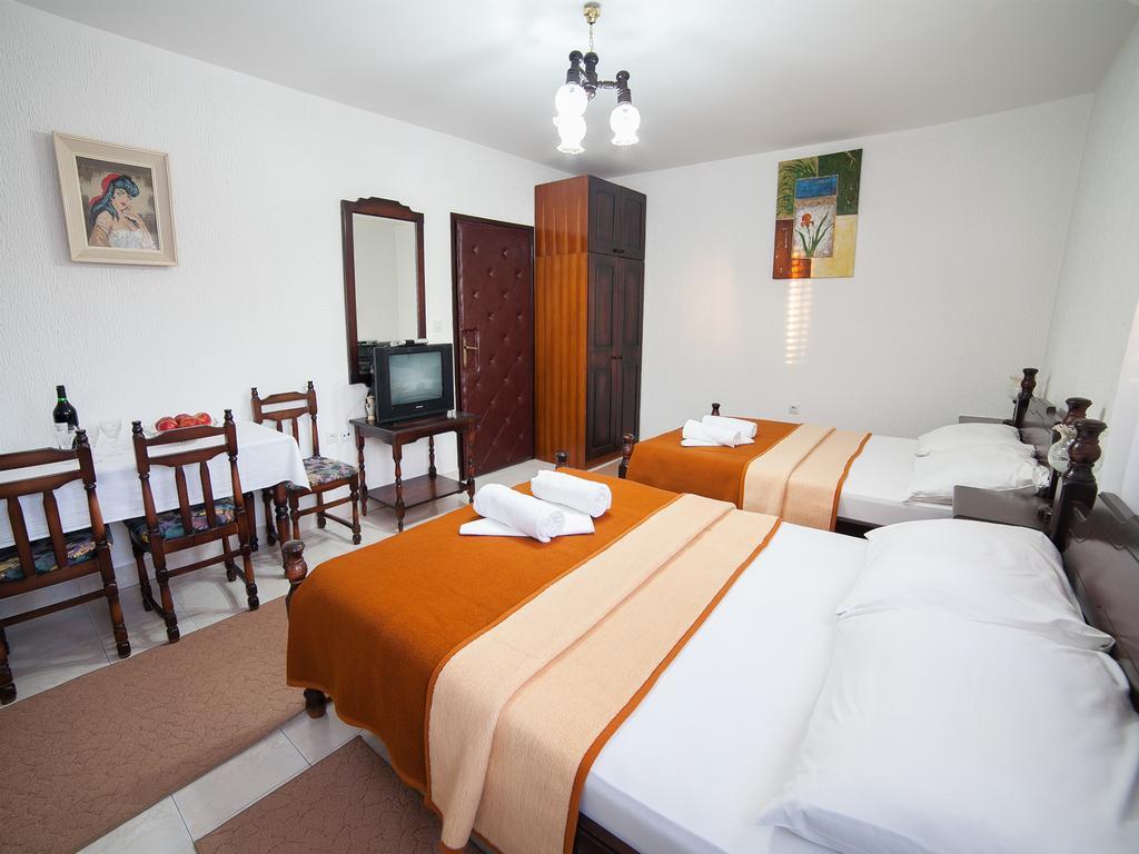 Guest House 4M Petrovac Rum bild